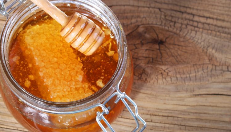 Four Ways to Use Honey to Pamper your Hair and Skin