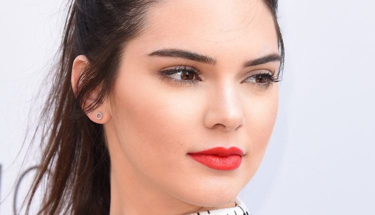 Wear Bold Lipstick Like the Celebs Do! –Guide to Wear Bold Lipsticks