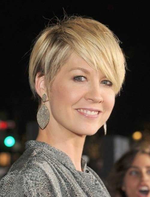 20 Short Hairstyles for Women Over 40