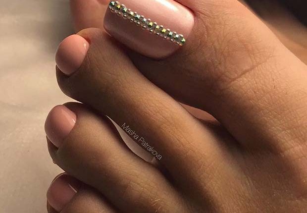 Elegant Toe Nail Design with Gems