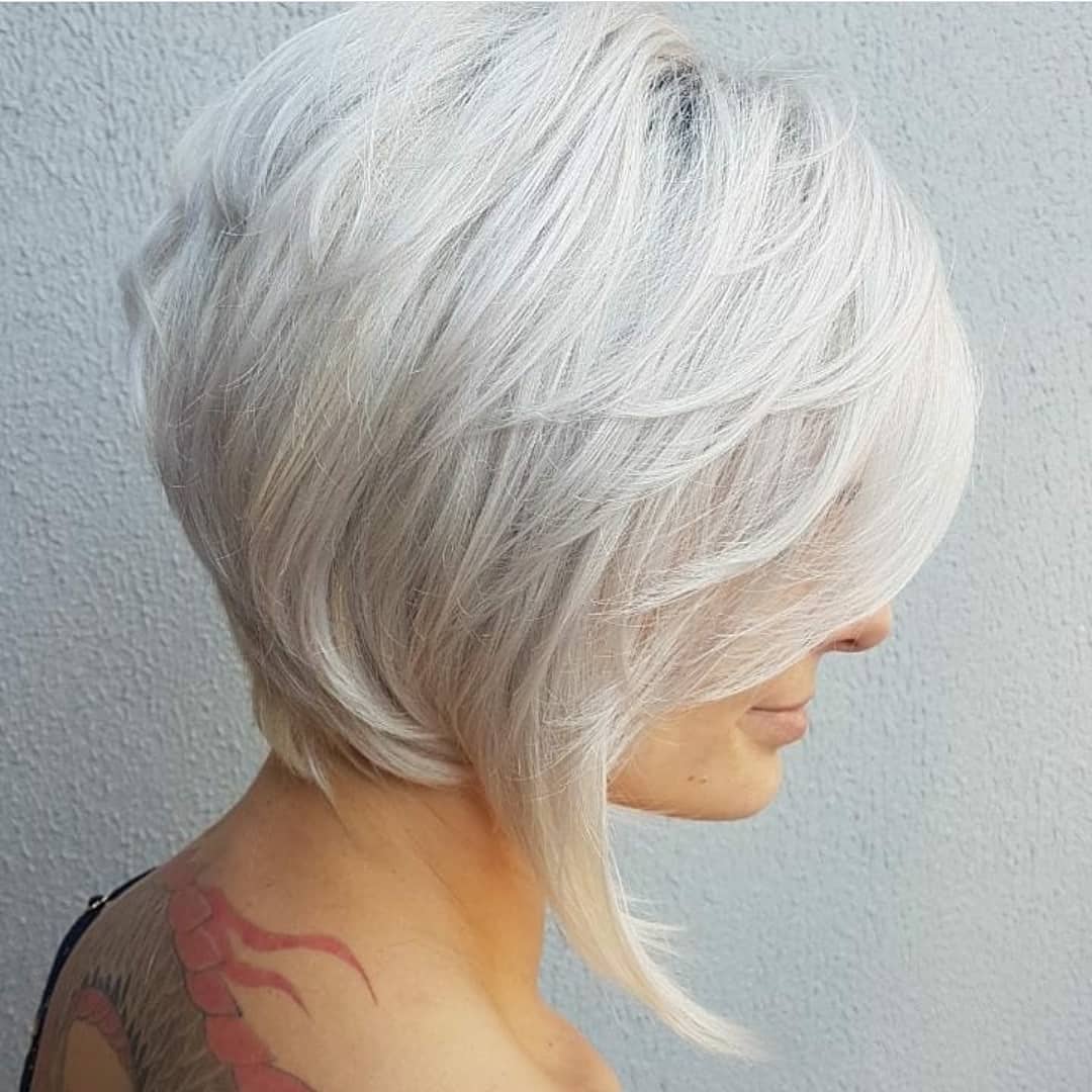 Chic Medium Bob Haircut for Women, Shoulder Length Bob Hairstyle Designs