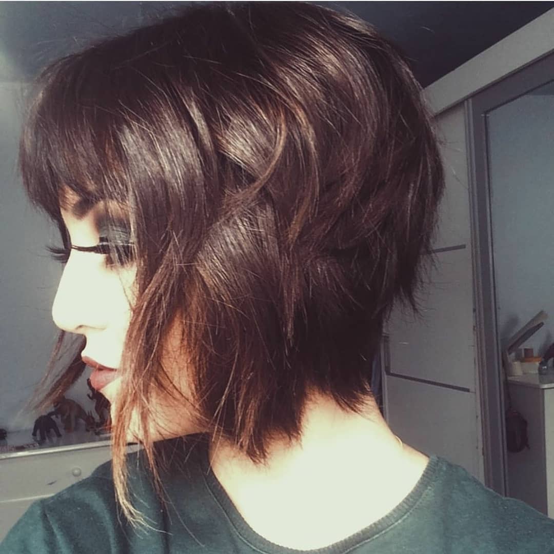 Chic Medium Bob Haircut for Women, Shoulder Length Bob Hairstyle Designs