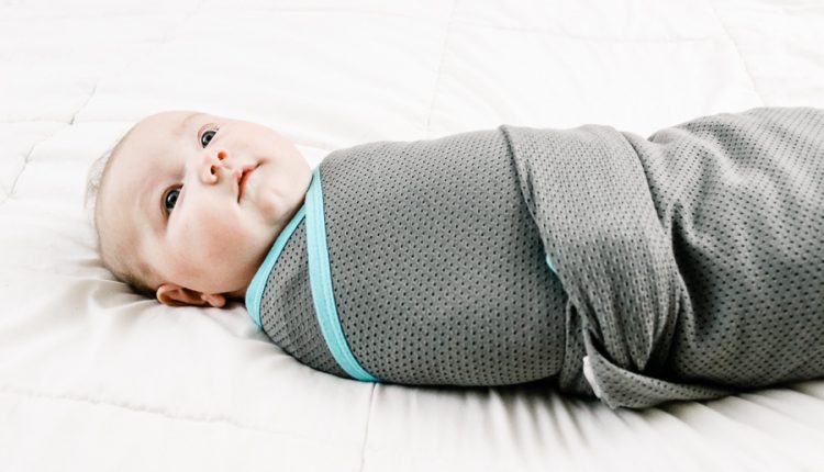 HOW TO SWADDLE A BABY (TWO WAYS): A VISUAL TUTORIAL