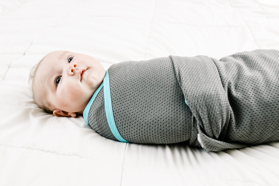 HOW TO SWADDLE A BABY (TWO WAYS): A VISUAL TUTORIAL